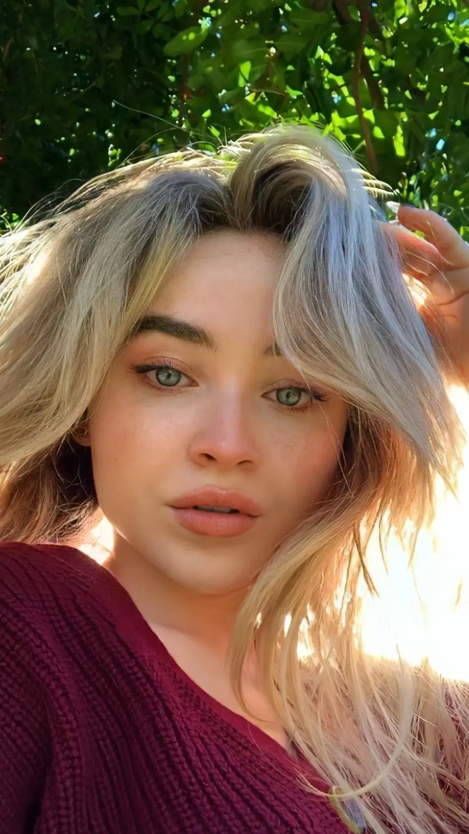 ai character: Sabrina Carpenter  background