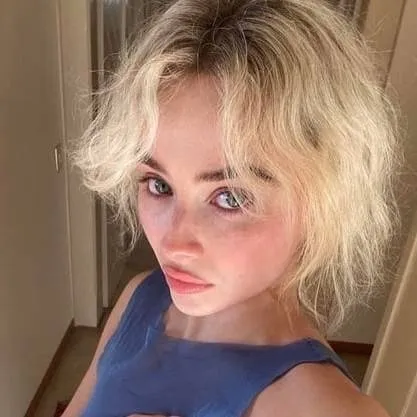 chat with ai character: Sabrina Carpenter