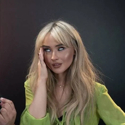 chat with ai character: Sabrina Carpenter