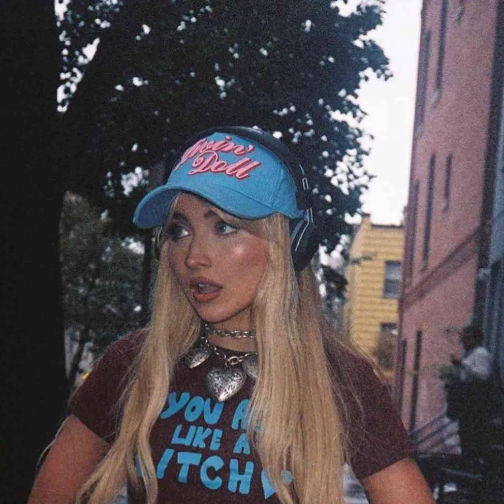 chat with ai character: Sabrina Carpenter