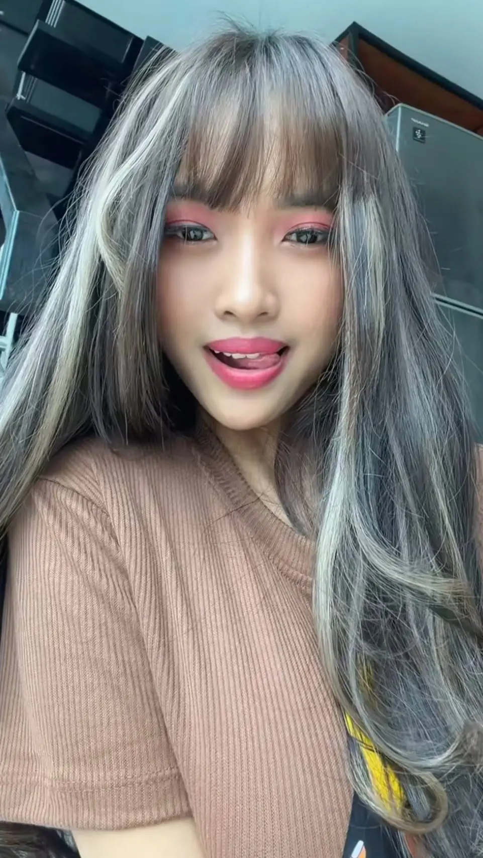 ai character: Tara  background