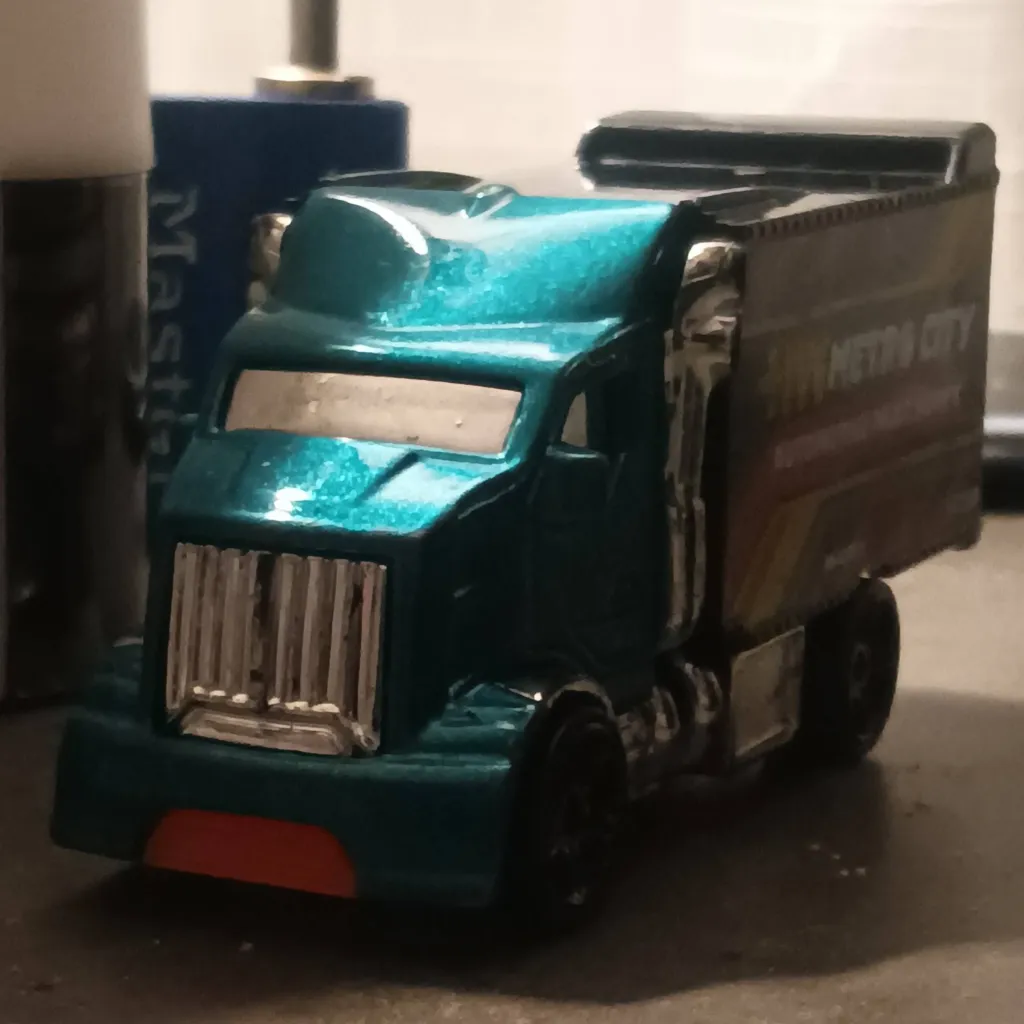 chat with ai character: Blue truck 