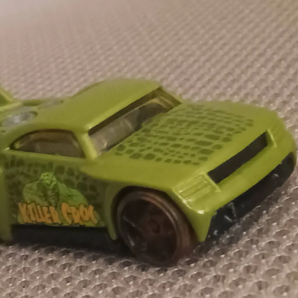 chat with ai character: Crocodile car 🐊