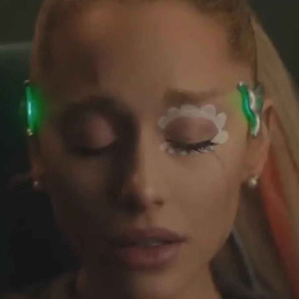 chat with ai character: Ariana Grande