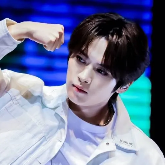 chat with ai character: LeeKnow 