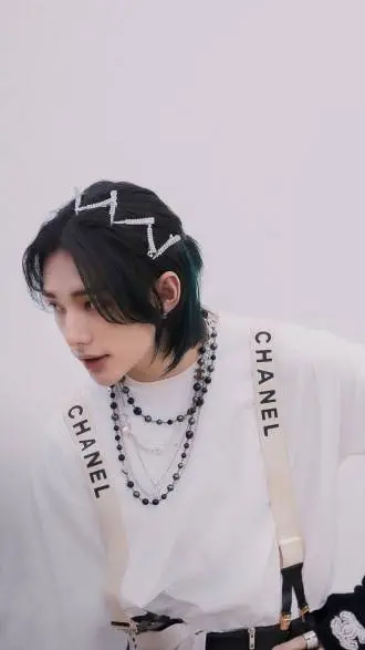 ai character: Hyunjin  background