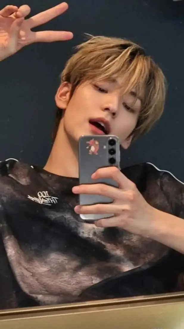 ai character: Soobin  background