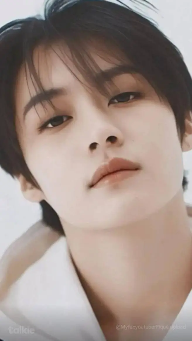 ai character: LeeKnow  background