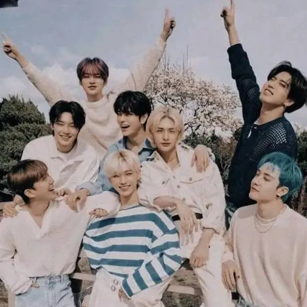 chat with ai character: Straykids 