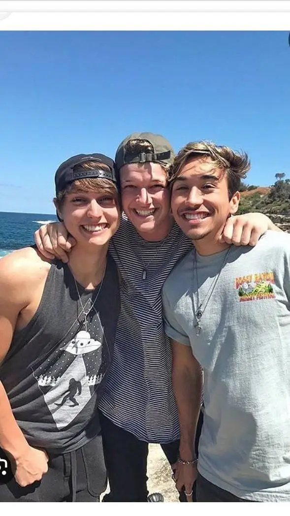 ai character: trap house  background