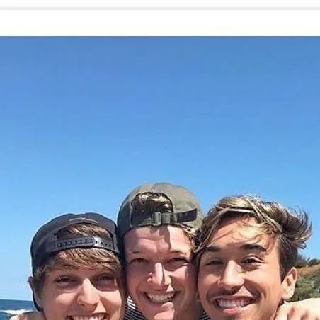 chat with ai character: trap house 