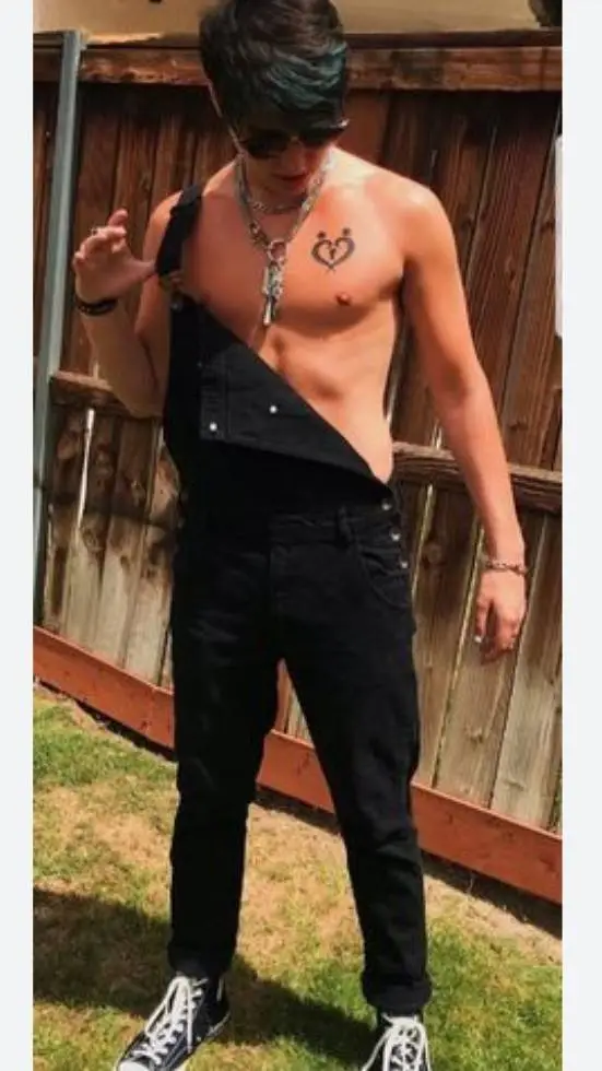 ai character: Colby brock  background