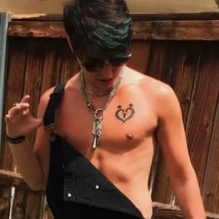 chat with ai character: Colby brock 