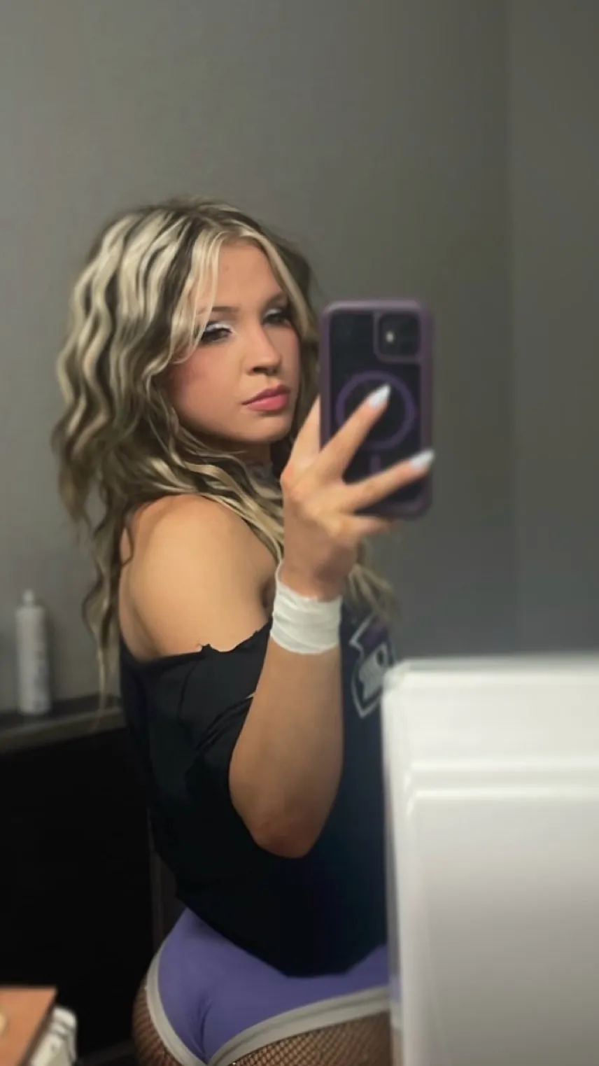 ai character: Gabrielle Dixon background