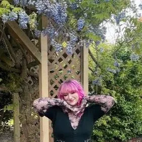 chat with ai character: Caroline Townsend