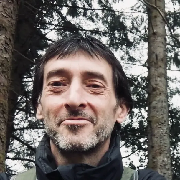 chat with ai character: Alastair