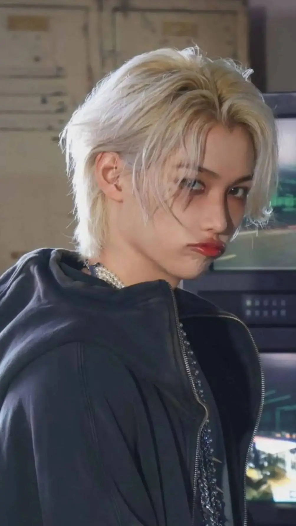 ai character: Lee felix  background