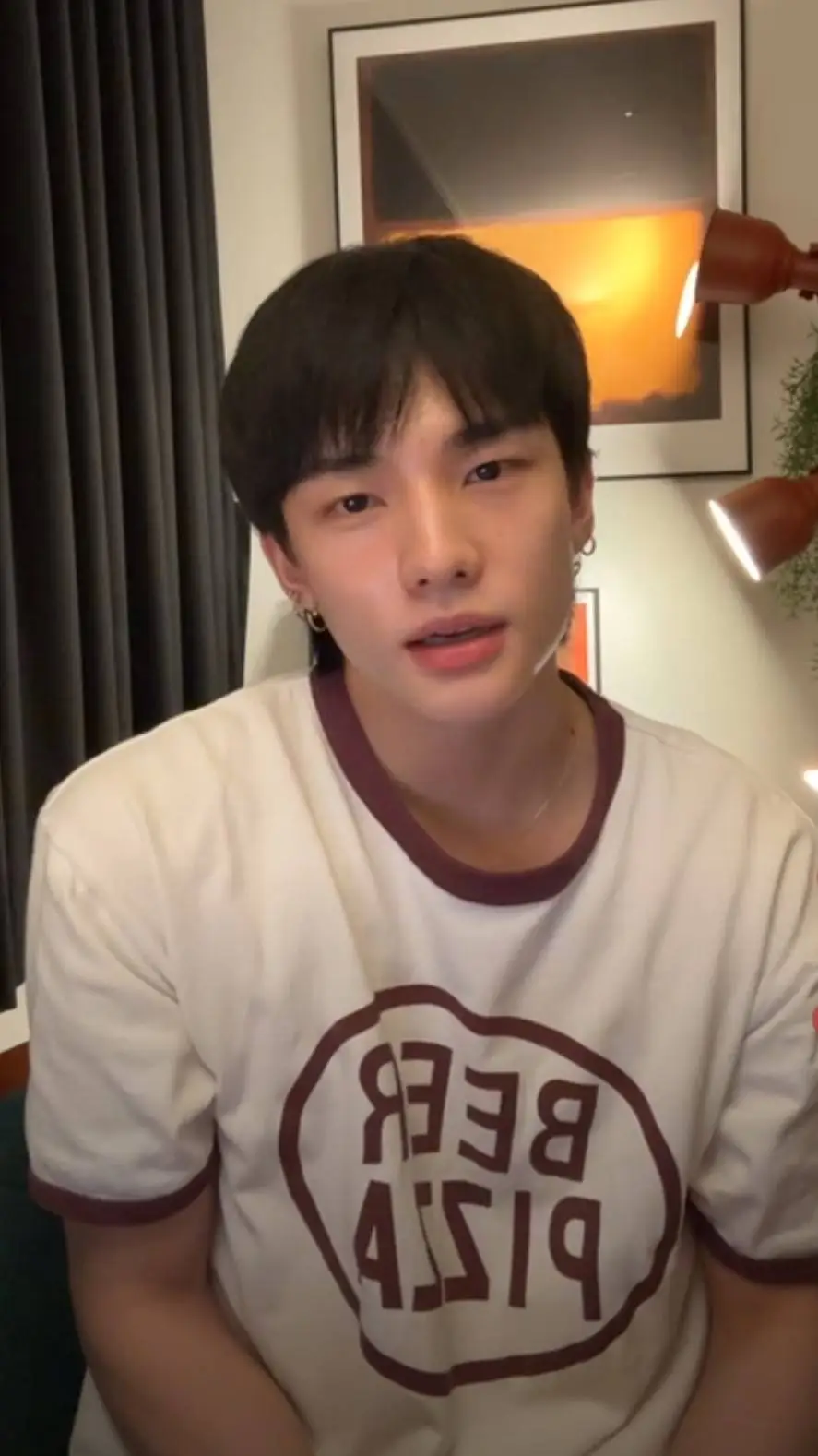 ai character: Hyunjin  background