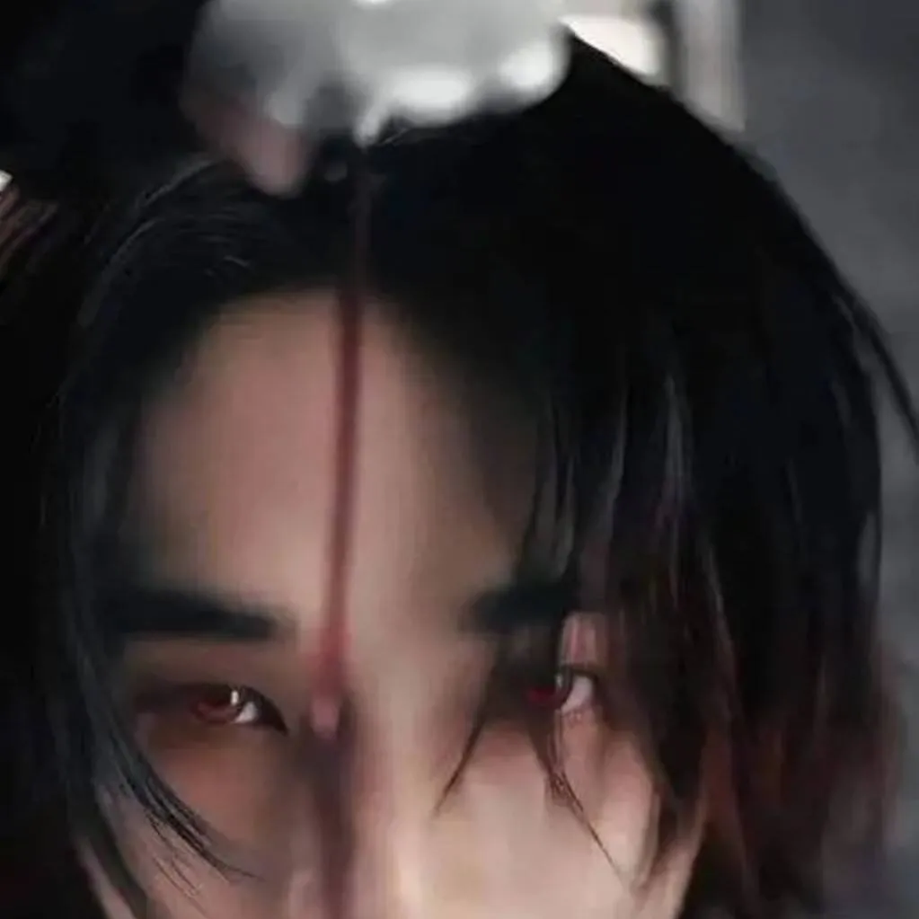 chat with ai character: Hyunjin/Halloween🎃