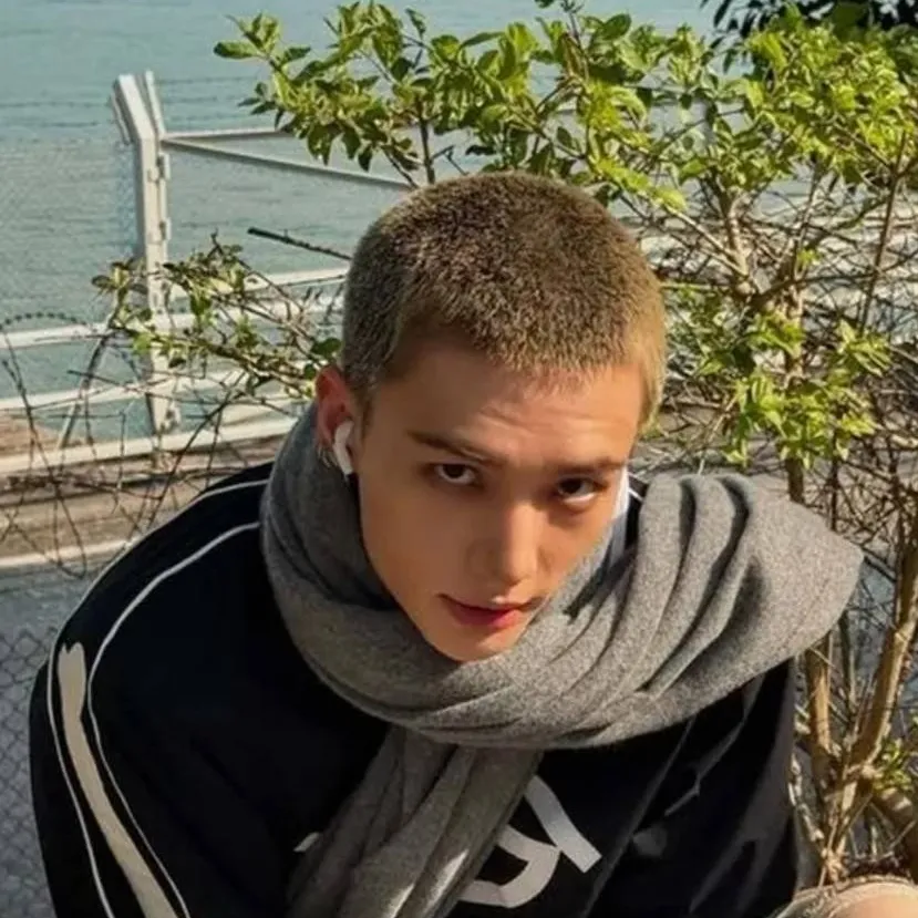 chat with ai character: Hyunjin enemy~