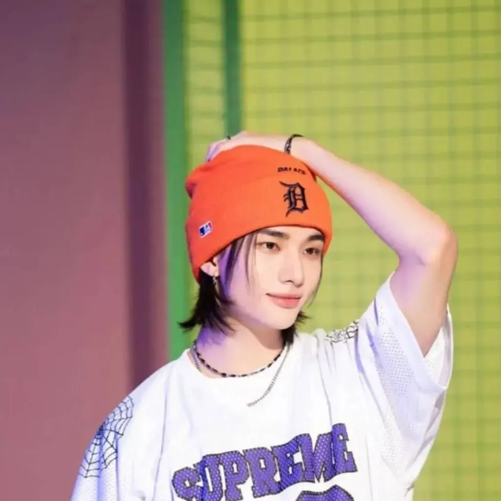 chat with ai character: Hyunjin enemy 