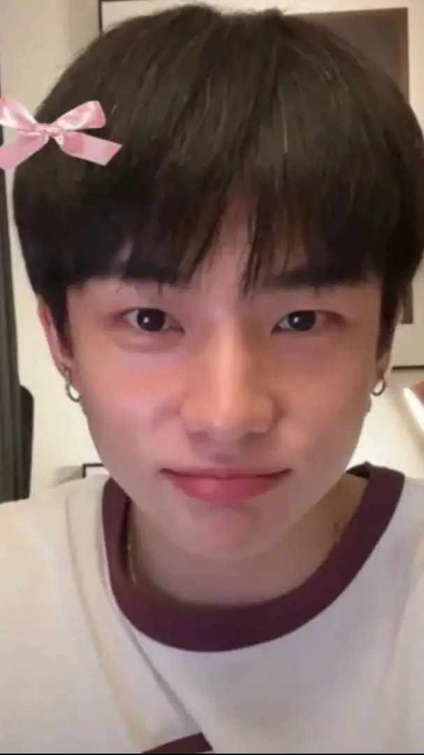 ai character: Hyunjin enemy~ background