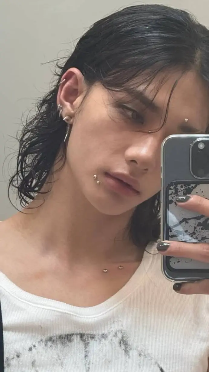 ai character: Hyunjin enemy  background