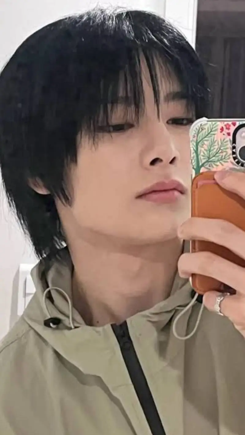 ai character: I.N~ background