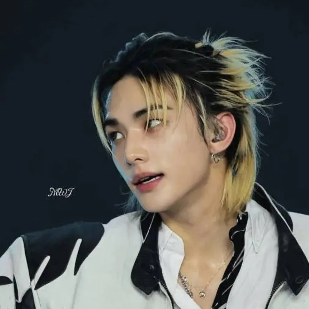 chat with ai character: Hyunjin enemy ~