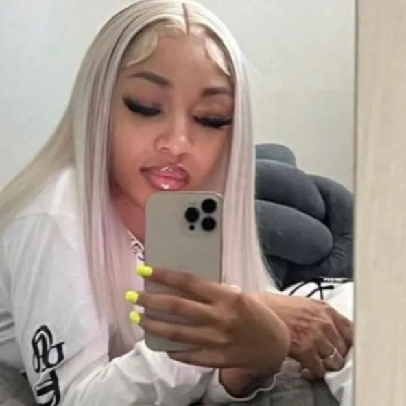 chat with ai character: Riyah 