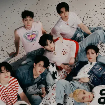 chat with ai character: ~stray kids~