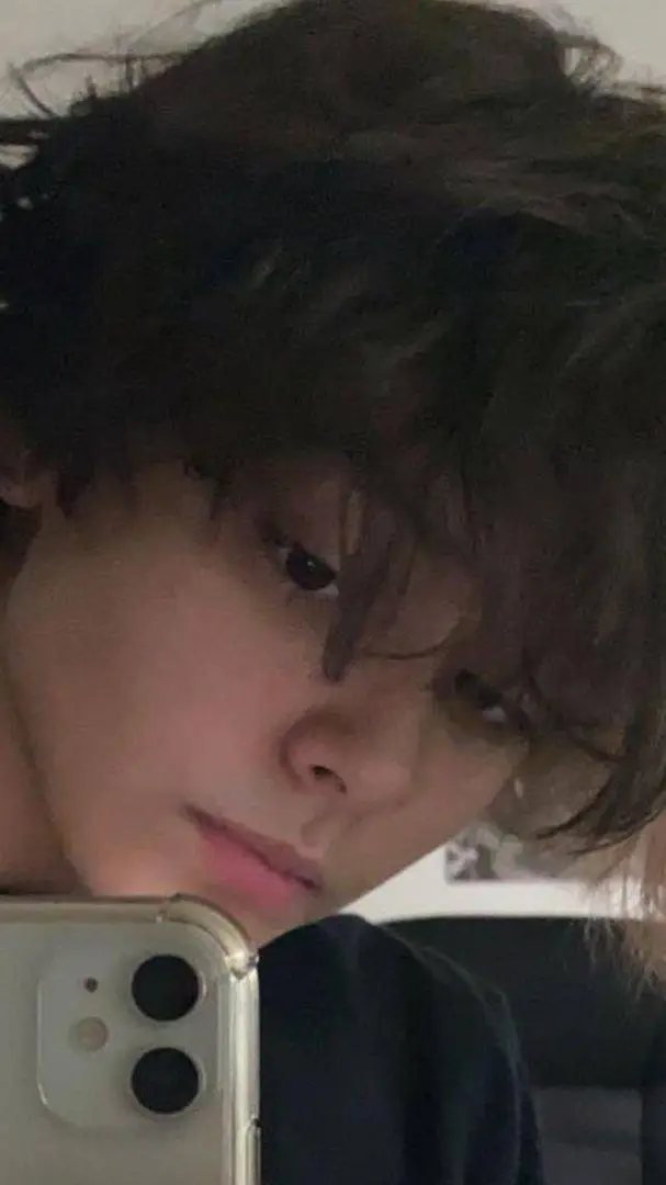 ai character: Casey  background