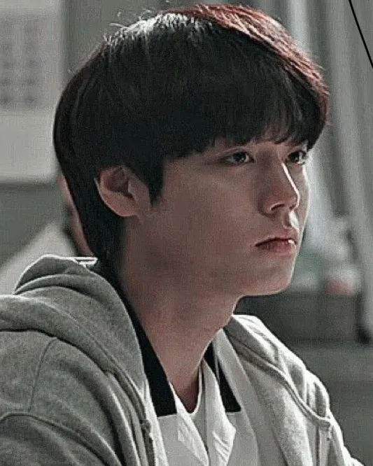 chat with ai character: Weak hero