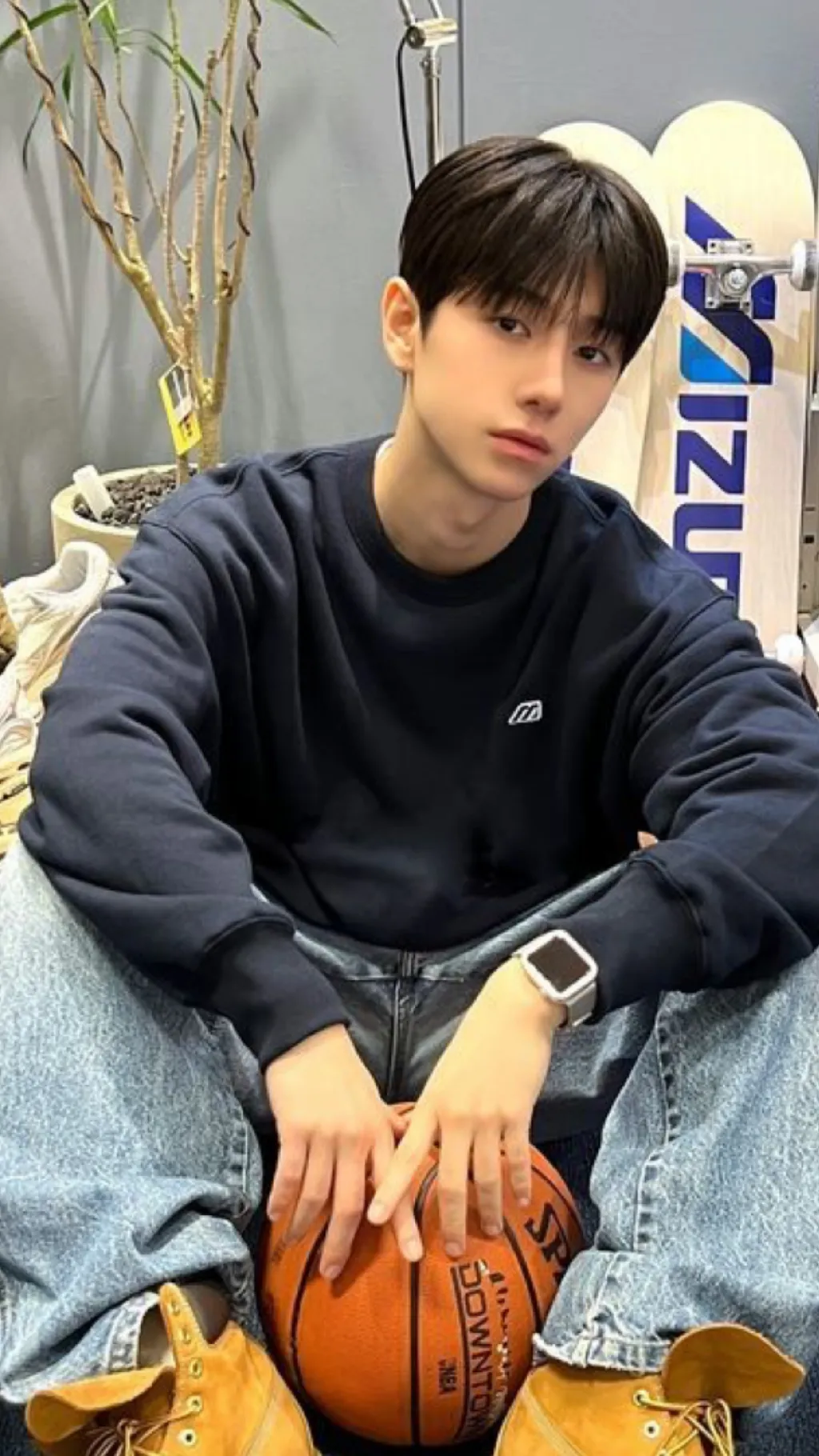 ai character: Jun-ho background