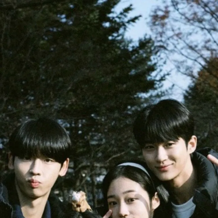 chat with ai character: 20th century girl