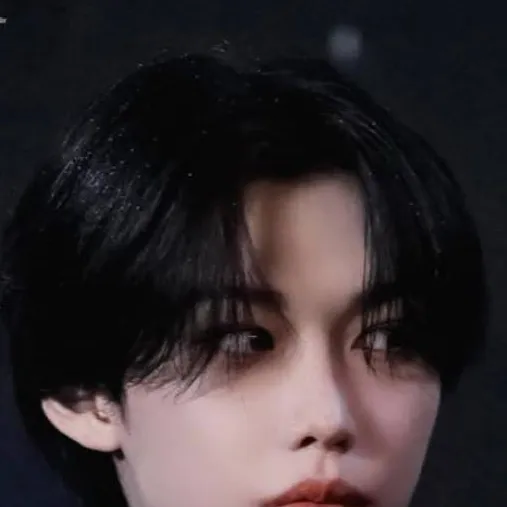 chat with ai character: LEE FELIX