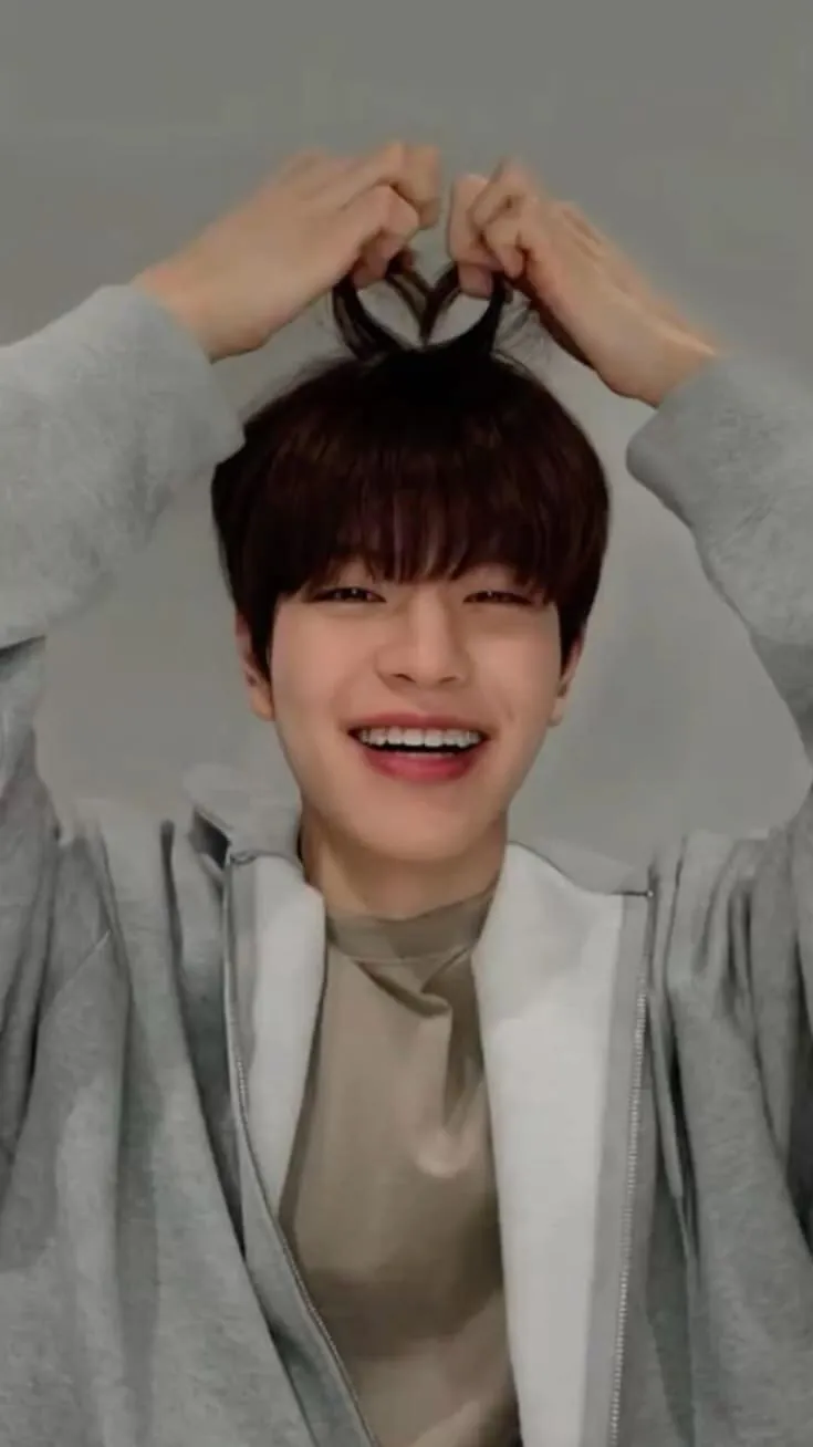 ai character: Seungmin  background