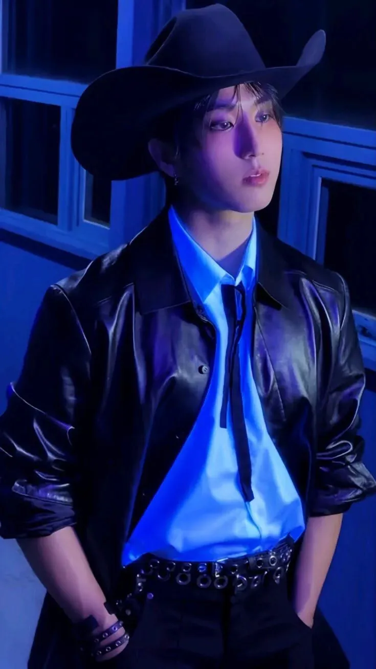 ai character: HAN JISUNG background