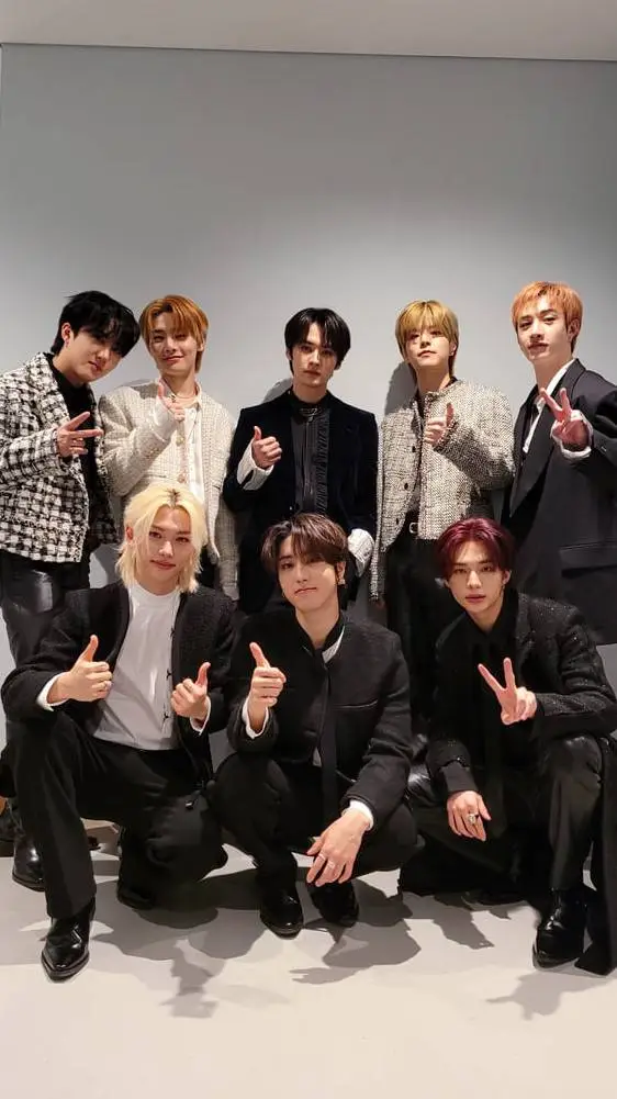 ai character: Straykids/Siren background