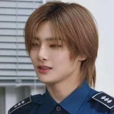 chat with ai character: Jeongin