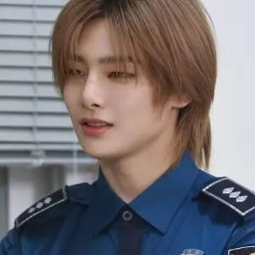 chat with ai character: Jeongin/Maknae