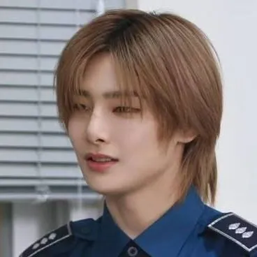 chat with ai character: Jeongin