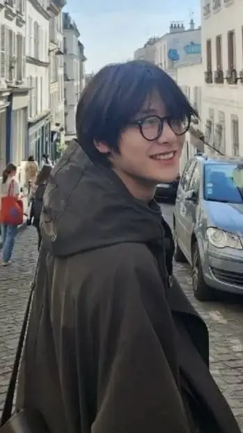 ai character: YANG JEONGIN background