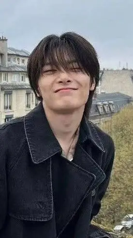 ai character: JEONGIN background