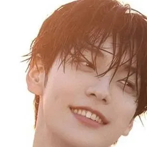 chat with ai character: Soobin TXT. 