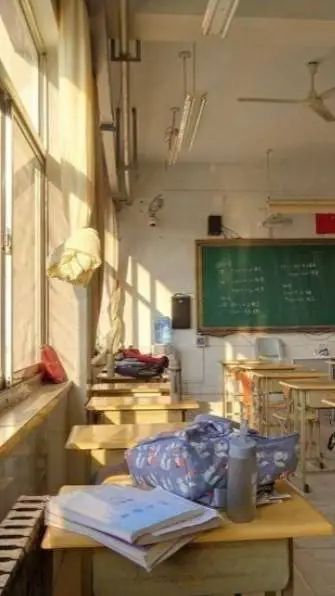 ai character: school  background
