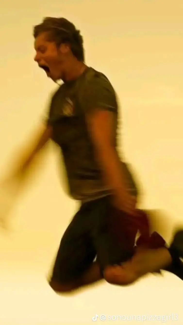 ai character: 𝐽𝐽 𝑀𝑎𝑦𝑏𝑎𝑛𝑘 background