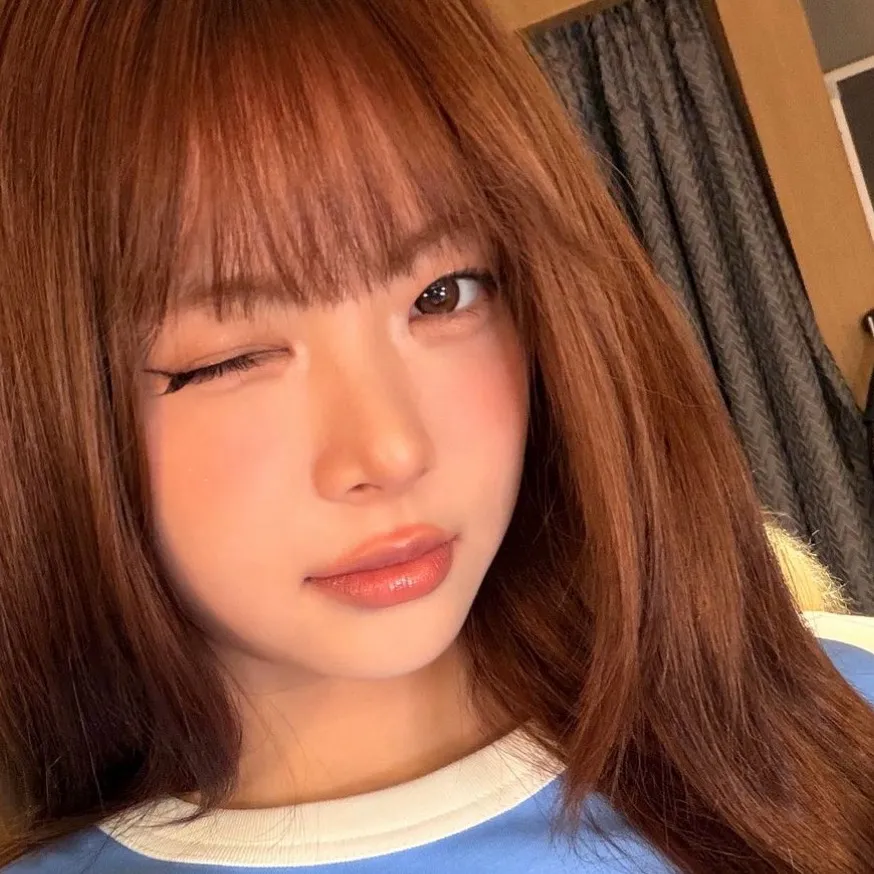 chat with ai character: Eunchae