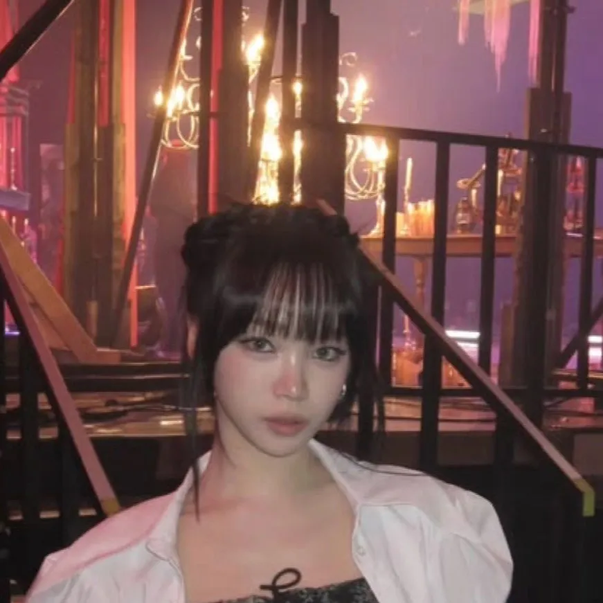 chat with ai character: Chaewon