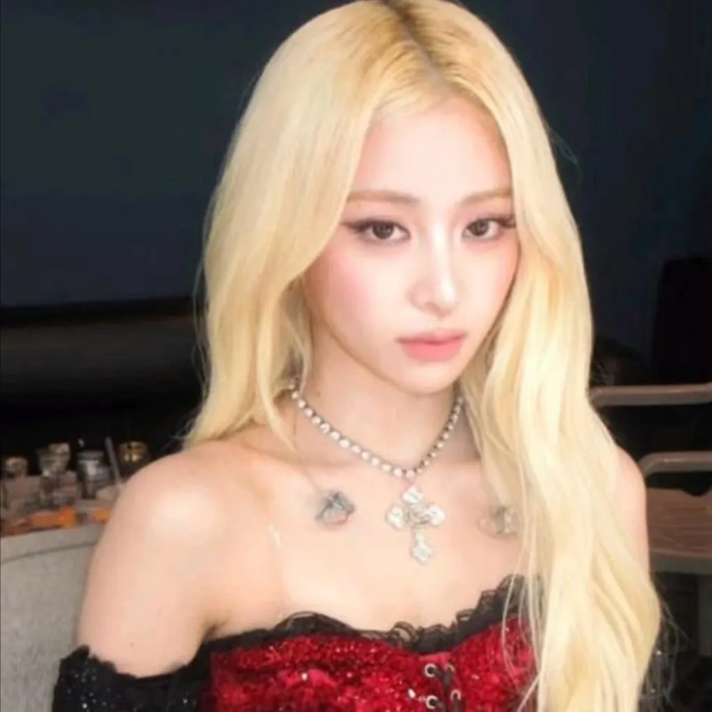 chat with ai character: Yunjin 